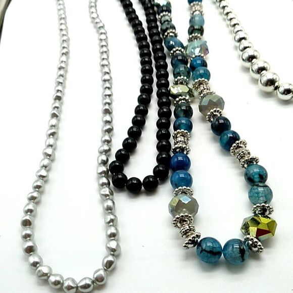 7 Beaded Necklaces + 1 Beaded Bracelet Jewelry Lot of 8 - Picture 4 of 10